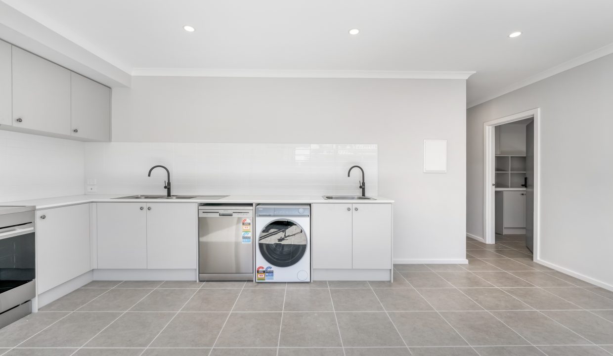 25 Argyle Cres Werribee-23