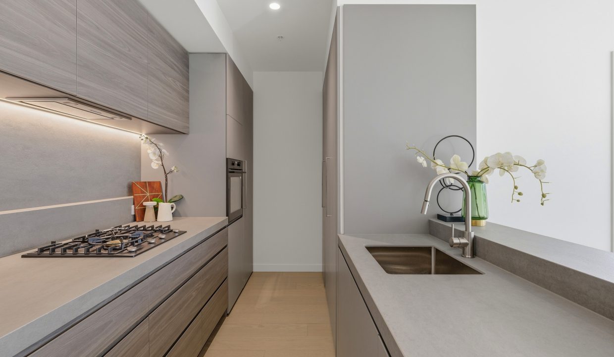 11-305_72 Albert St11